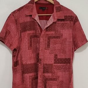 Guess button up or down design shirt  Red  L
